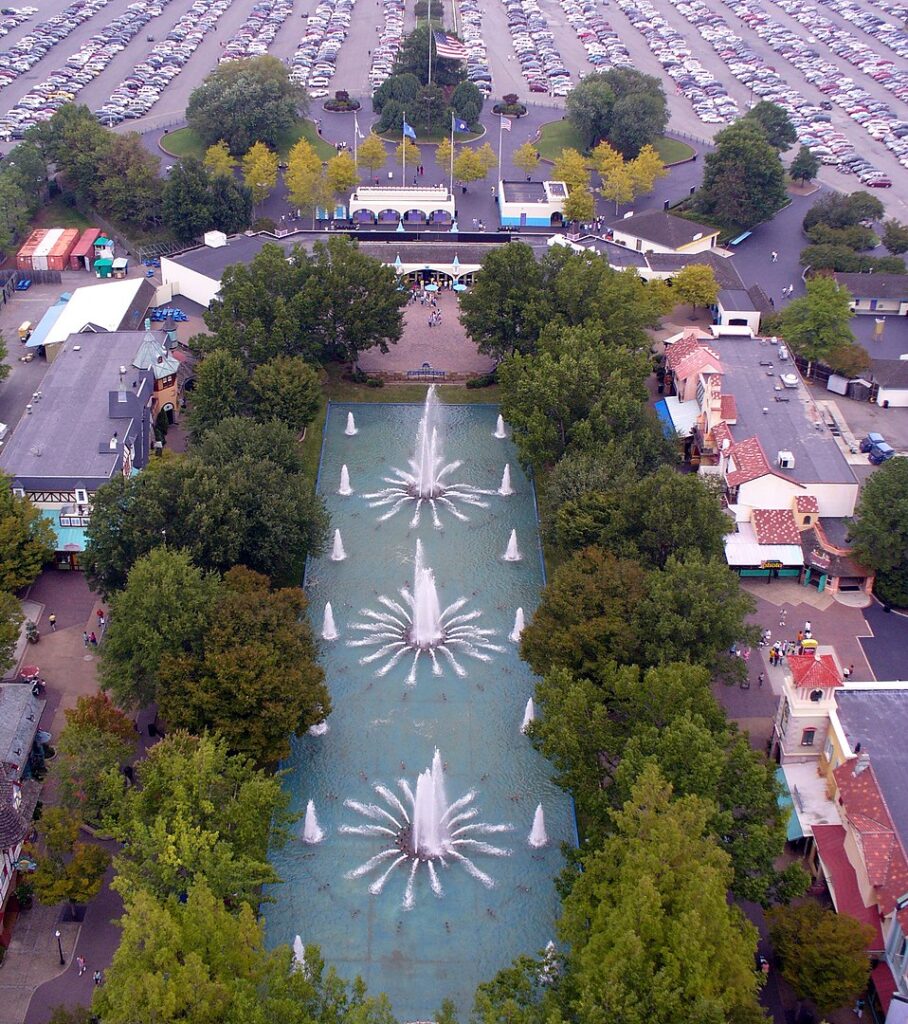 Entrance of Kings Dominion
Wikimedia
Link: https://upload.wikimedia.org/wikipedia/commons/thumb/0/02/PKDEntrance.jpg/800px-PKDEntrance.jpg