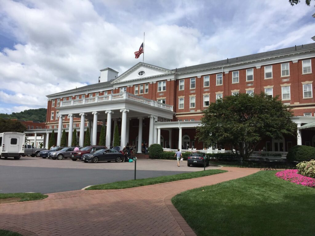 Old Wing of the Omni Homestead Resort
Wikimedia
Link: https://upload.wikimedia.org/wikipedia/commons/thumb/5/54/Homestead_Resort_old_wing_2016.jpg/1280px-Homestead_Resort_old_wing_2016.jpg