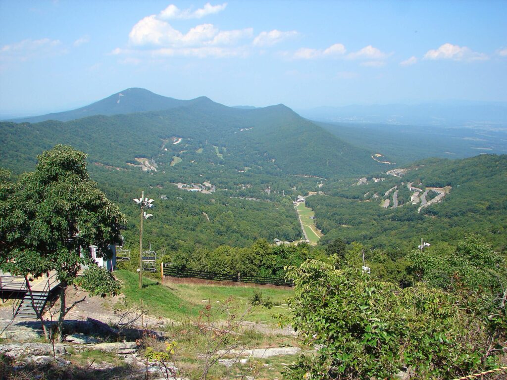 View of Massanutten Ski Resort
Wikimedia
Link: https://upload.wikimedia.org/wikipedia/commons/thumb/8/80/Massanutten_resort.JPG/1024px-Massanutten_resort.JPG