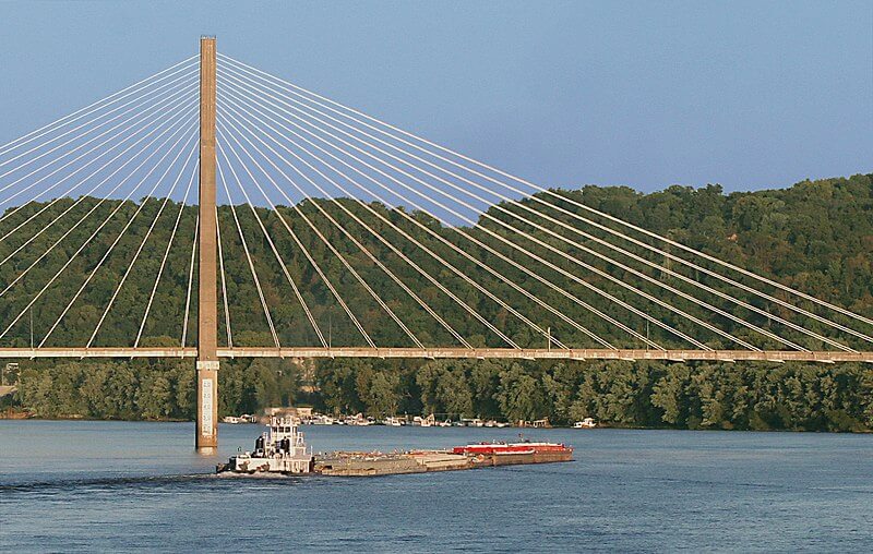 East Huntington Bridge Riverside View / Wikipedia / Jaga
Link: https://en.wikipedia.org/wiki/File:Barge_under_EE_bridge.jpg