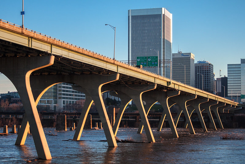 Manchester Bridge Sideview / Flickr / Vincent Parsons
Link: https://flic.kr/p/DNKvnk