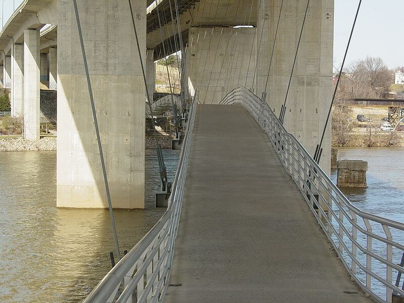 Robert E. Lee Memorial Bridge Water Crossing / Wikipedia /Ben Schumin
Link: https://en.wikipedia.org/wiki/File:Robert_E._Lee_Memorial_Bridge_from_underneath,_showing_footbridge.jpg