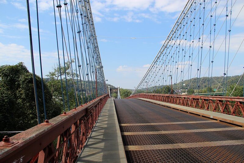 Wheeling Suspension Bridge Full View / Flickr / CMH2351FI
Link: https://flic.kr/p/bk654X